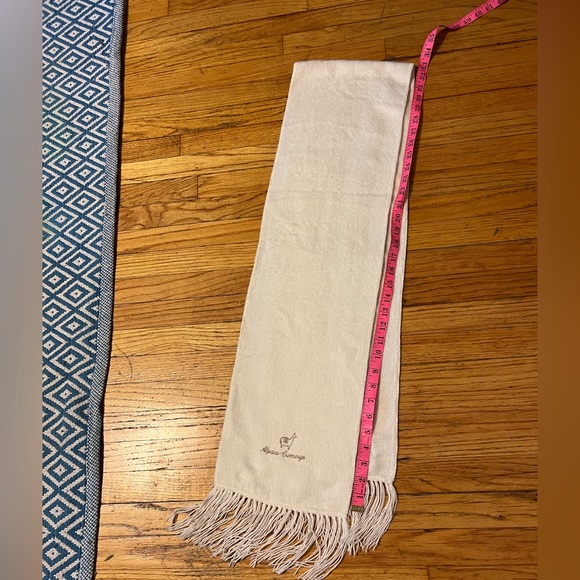 Lama wool scarf used once in like new condition - Picture 2 of 3